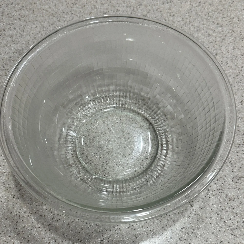 RARE Vintage Basket Weave Pyrex 1.5 L Bowl baking/mixing/ storage